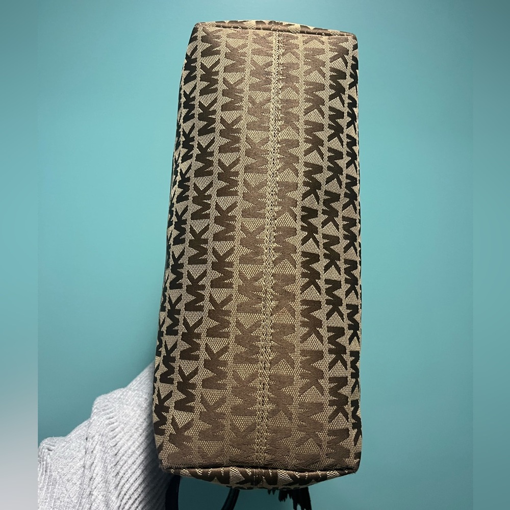 Michael Kors tote Tan and Brown Logo Tote - Picture 6 of 13